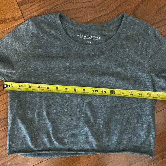 Aeropostale gray cropped t-shirt - Size small petite - Picture 6 of 7